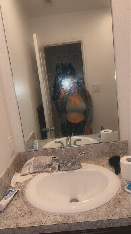 Обнаженная фотография утечки OnlyFans от Tae Nichole