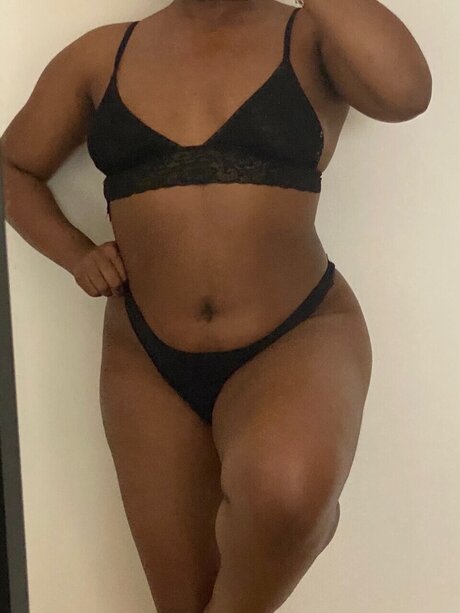 Naken läckt OnlyFans-bild av Black Hottie Desires 
