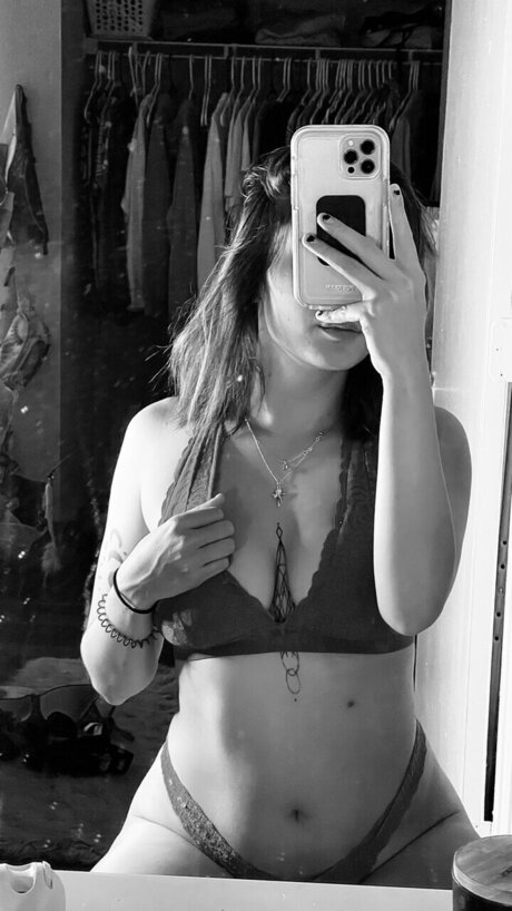 Обнаженная фотография утечки OnlyFans от Leilani Vaughn