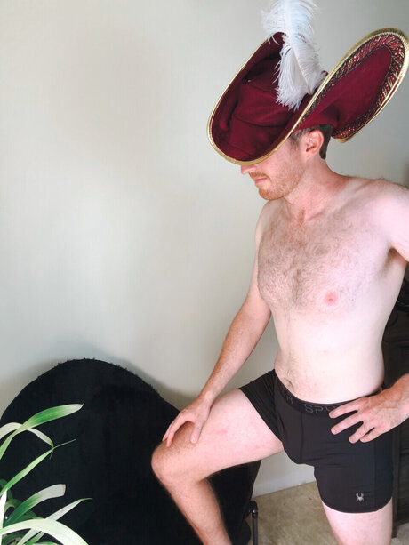 Naakte gelekte OnlyFans-foto van Captain Of The Pearl