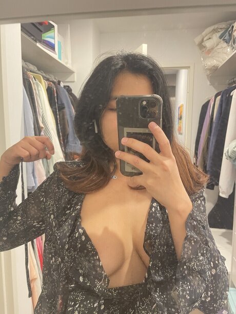Naken läckt OnlyFans-bild av Nora Selviana