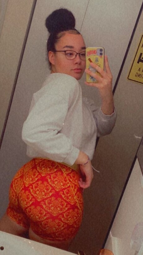 Naken läckt OnlyFans-bild av Thicclikeoatmeal