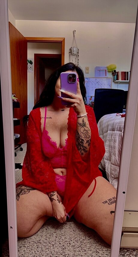 Naakte gelekte OnlyFans-foto van Lauresa 