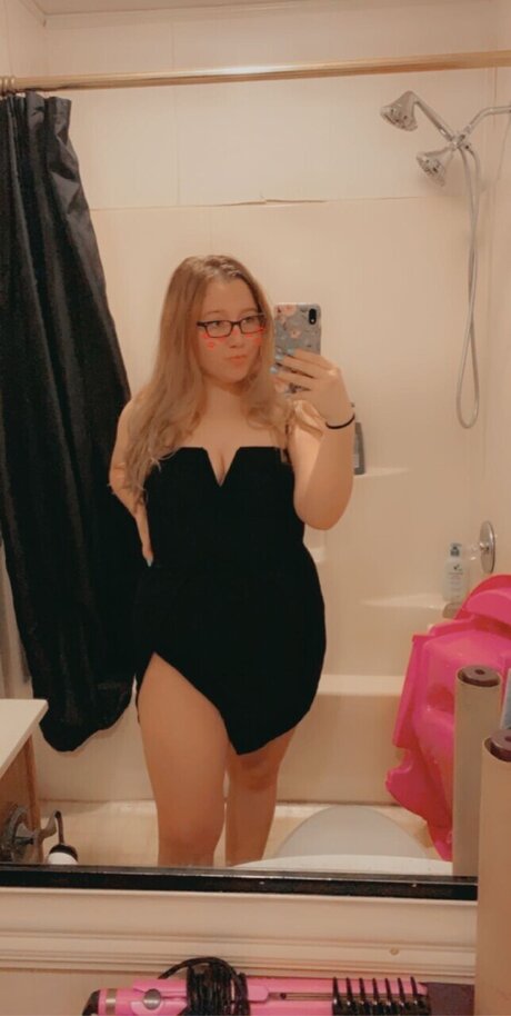 Alaston vuotanut OnlyFans-kuva Nikky