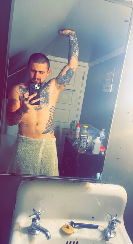 Обнаженная фотография утечки OnlyFans от Tatteddaddy