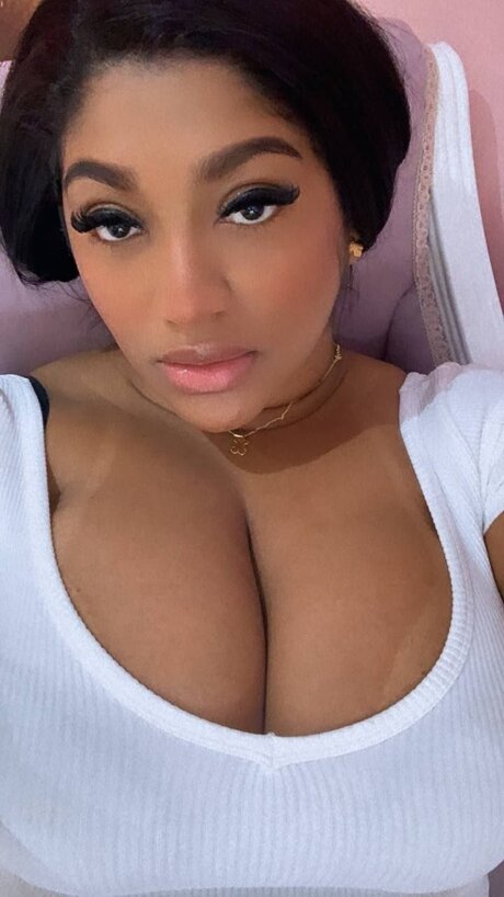 Naken läckt OnlyFans-bild av Jenifer Johana