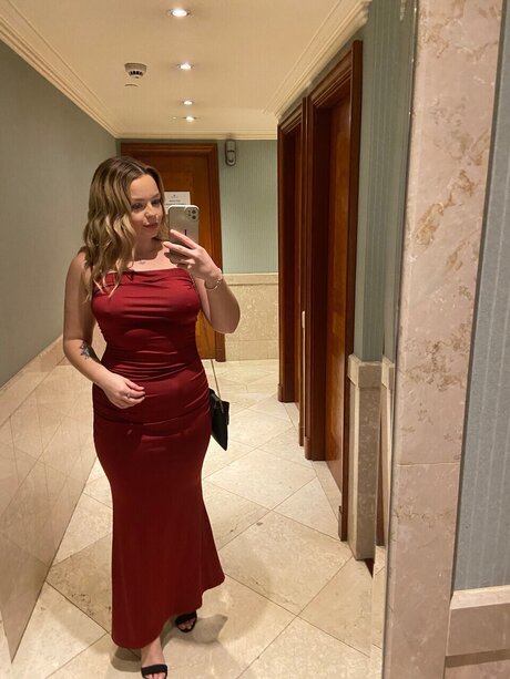 Naken läckt OnlyFans-bild av Lowri Taylor