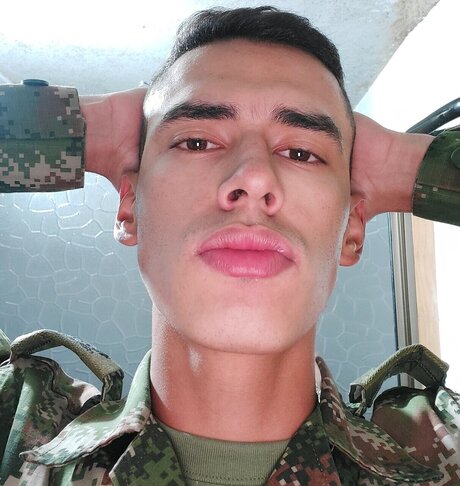 Naakte gelekte OnlyFans-foto van Michael Alexander Sierra