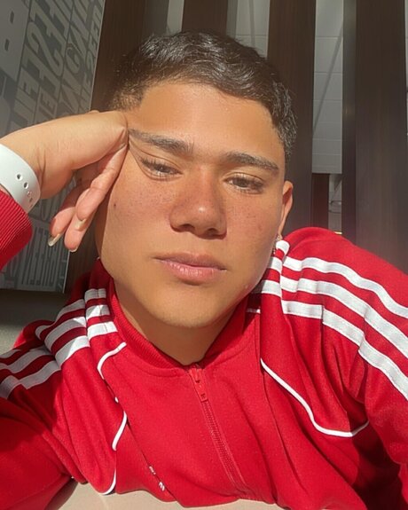 Naakte gelekte OnlyFans-foto van Chris Maldonado