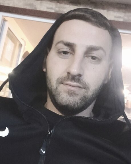 Naken läckt OnlyFans-bild av Robert1993