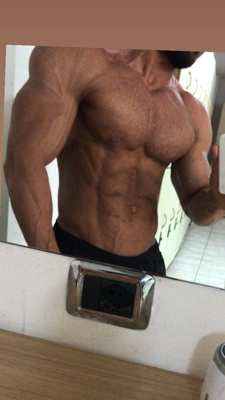 Naken läckt OnlyFans-bild av Muscle96