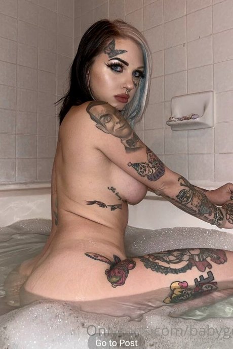 Foto nua vazada do OnlyFans de Baby Goth