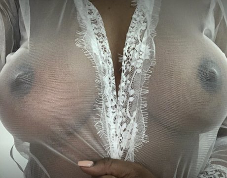 Naken läckt OnlyFans-bild av Annemoore