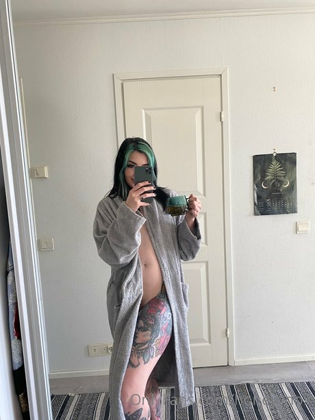 Naken läckt OnlyFans-bild av Honeyy Noir
