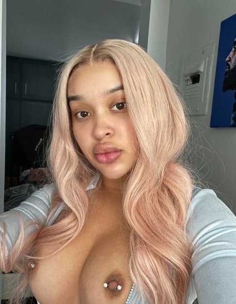 Nøgent lækket OnlyFans-billede af Belizeanprincesss