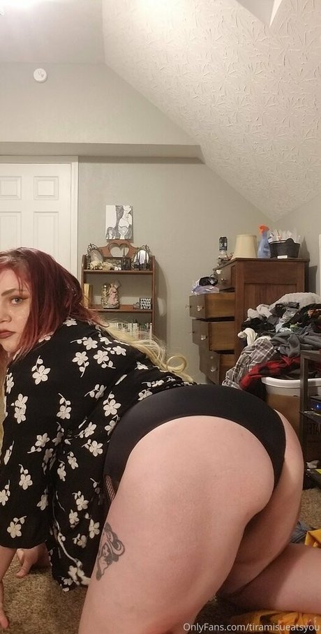 Nahá fotka uniklých OnlyFans od Tiramisueatsyou