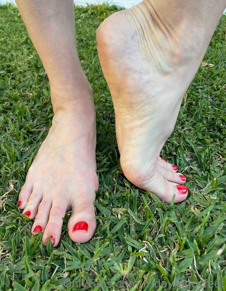 Fridayfancyfeet OnlyFans