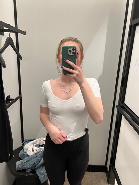 Naken läckt OnlyFans-bild av Lucy