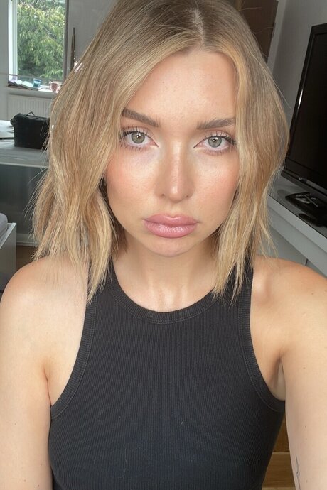 Naken läckt OnlyFans-bild av Penelope Trash
