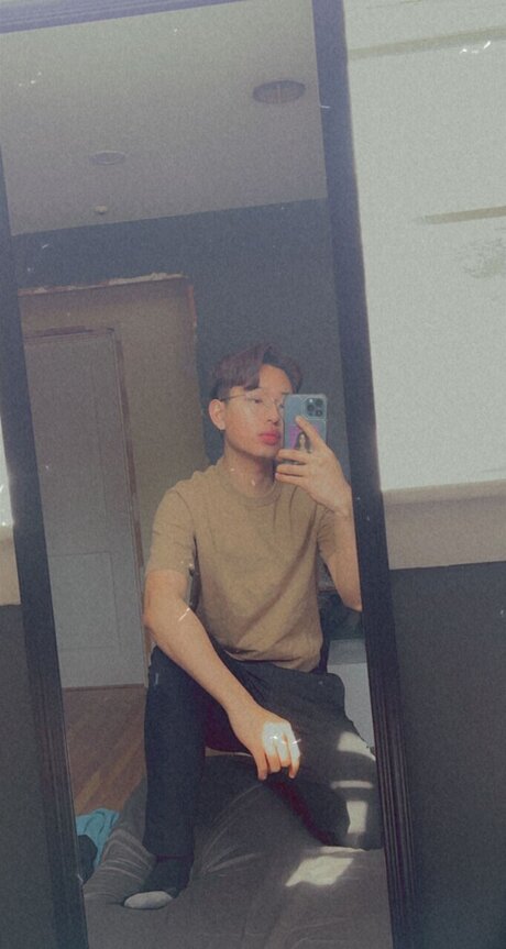 Naken läckt OnlyFans-bild av Jj Nguyen