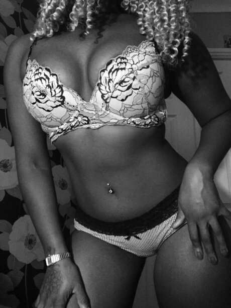 Foto nua vazada do OnlyFans de Lusciouscurves