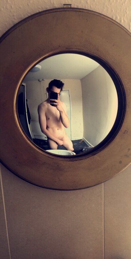 Nøgent lækket OnlyFans-billede af Eli Manuel