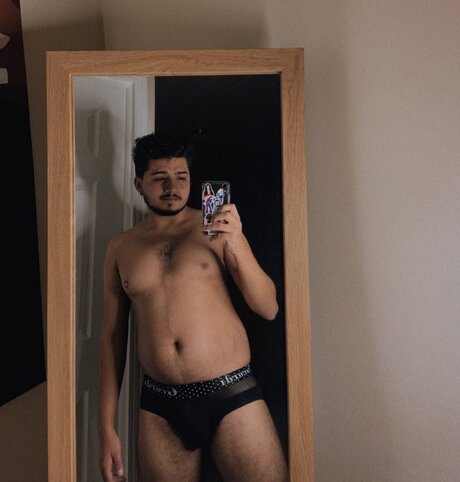 Naakte gelekte OnlyFans-foto van Wolfboiii97