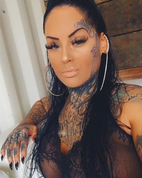 Naken läckt OnlyFans-bild av Mmebandssofficial