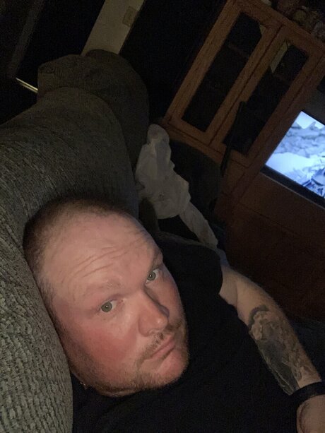 Naken läckt OnlyFans-bild av Dennis