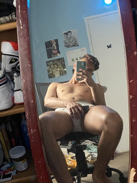 Naken läckt OnlyFans-bild av Javiaur