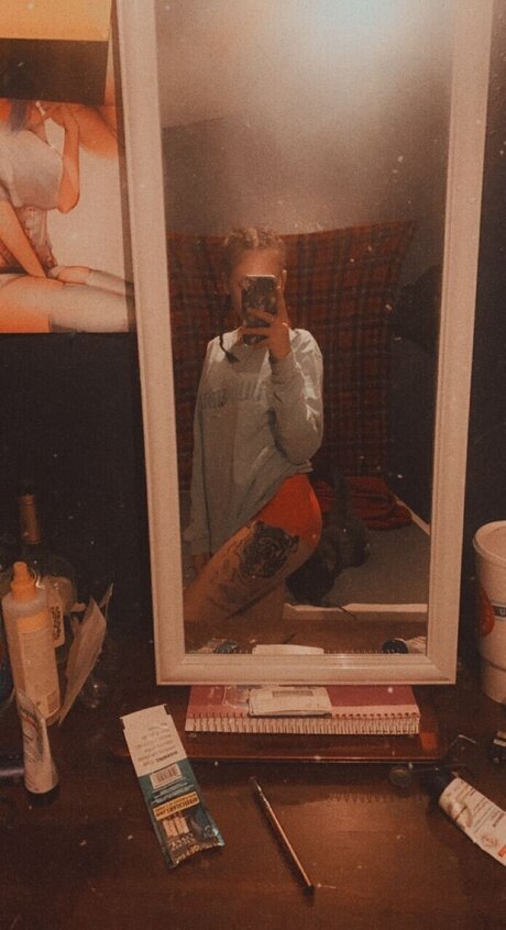 Naken läckt OnlyFans-bild av Savanna Ashley Engel
