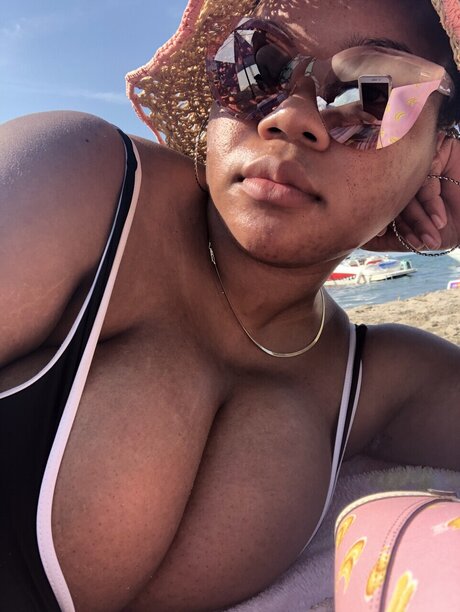Обнаженная фотография утечки OnlyFans от Suga Huni