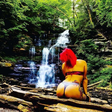 Naakte gelekte OnlyFans-foto van Lysh