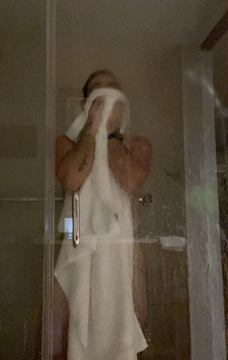 Naakte gelekte OnlyFans-foto van Marcke Proenza