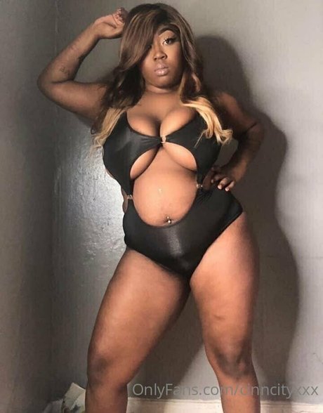 Naakte gelekte OnlyFans-foto van Cinncityxxx