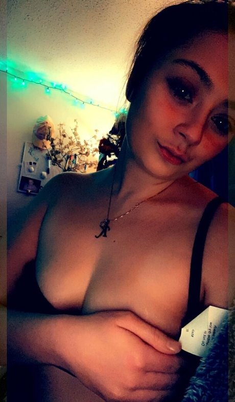 Naken läckt OnlyFans-bild av Umassgirl