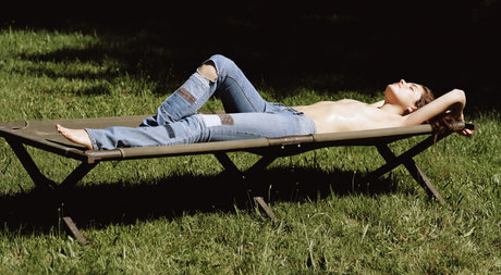 Alaston vuotanut OnlyFans-kuva Camille Rowe