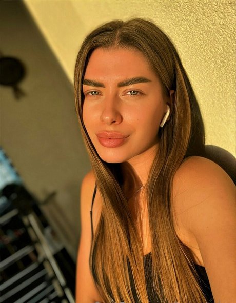 Nacktes geleaktes OnlyFans-Foto von Loveyarina
