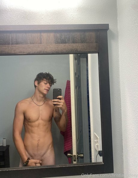 Naken läckt OnlyFans-bild av Hungodeyfree