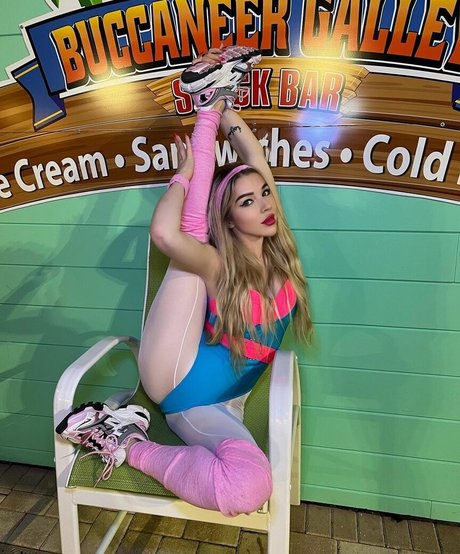 Anna Contortionist