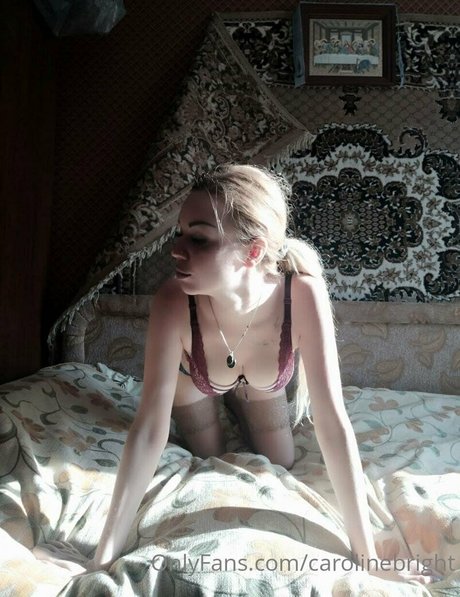 Alasti lekkinud OnlyFans-i pilt Carolinebright