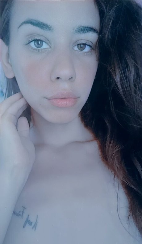 Обнаженная фотография утечки OnlyFans от Vera Kaludi