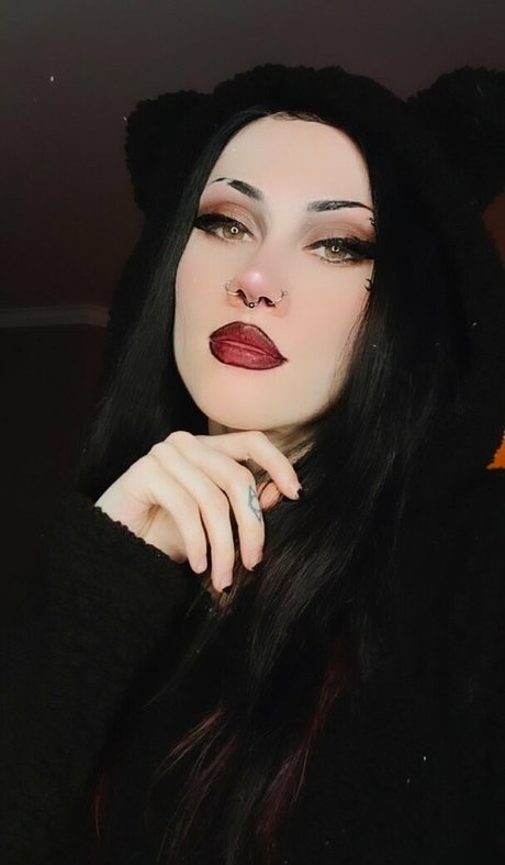 Alaston vuotanut OnlyFans-kuva Sabrinadraconiafree