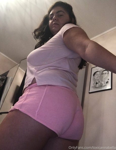 Alasti lekkinud OnlyFans-i pilt Toxicannabella