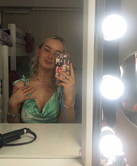 Nagie wyciekłe zdjęcie OnlyFans od Aiobhin