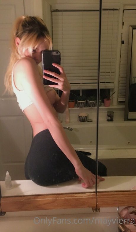 Naken läckt OnlyFans-bild av Mayvierra
