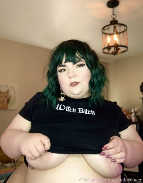 Naken läckt OnlyFans-bild av Maisonfoxqueen
