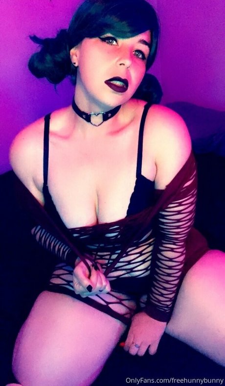 Naken läckt OnlyFans-bild av Freehunnybunny