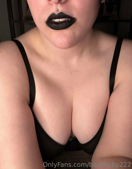 Naken lekkede OnlyFans-bilde av Basilbaby222