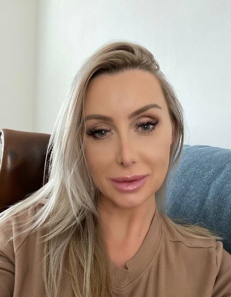 Alasti lekkinud OnlyFans-i pilt Hotsluttymilf